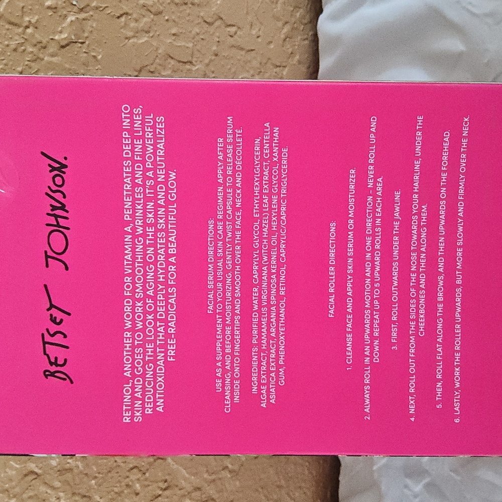 BETSEY JOHNSON FACE CARE SET - Picture 3 of 3